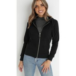 Czarna Bluza z Kapturem Zapinana na Suwak Erekai. Czarne bluzy Born2be, m, bez wzorów, z dzianiny, sportowe, bez ramiączek, z kapturem. W wyprzedaży za 93.49 zł.