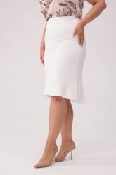 Elegancka ołówkowa spódnica Amelia w kolorze ecru PLUS SIZE XXL OVERSIZE WIOSNA. Spódnice Moda Size Plus Iwanek, na spotkanie biznesowe, plus size, bez wzorów, z elastanu, eleganckie, mini, asymetryczne. Za 219.90 zł.