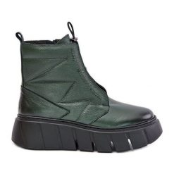 Zazoo 60472 Skórzane Botki Na Platformie I Koturnie Ciemnozielone. Zielone botki bez wzorów, ze skóry, eleganckie, bez obcasa, na koturnie, bez zapięcia. Za 608.15 zł.