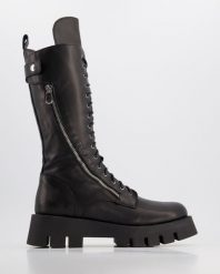 CZARNE BOTKI H22 VITELLO NERO. Czarne botki Venezia, bez wzorów, ze skóry, bez obcasa, bez zapięcia. Za 559.00 zł.