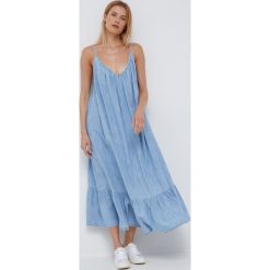 GAP sukienka jeansowa maxi rozkloszowana. Niebieskie sukienki GAP, m, bez wzorów, z denimu, bez kołnierzyka, bez ramiączek, maxi, rozkloszowane. W wyprzedaży za 314.99 zł.