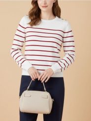 Sweter w paski z ozdobnymi guzikami na ramieniach - czerwony. Czerwone swetry Sinsay, l, bez wzorów, bez ramiączek. Za 35.99 zł.