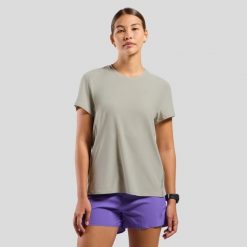 Koszulka damska Odlo ZEROWEIGHT CHILL-TEC T-shirt. Białe t-shirty ODLO, bez wzorów, sportowe, bez kołnierzyka, bez ramiączek. Za 222.95 zł.