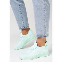 Jasnozielone Buty Sportowe Haritte. Zielone buty treningowe Born2be, bez wzorów, z gumy, bez zapięcia. W wyprzedaży za 80.49 zł.