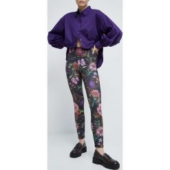 Medicine legginsy damskie wzorzyste. Legginsy MEDICINE, bez wzorów, z dzianiny. W wyprzedaży za 69.90 zł.