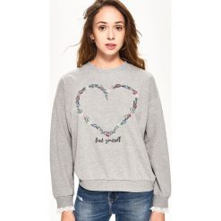 Bluza z aplikacją - Jasny szar. Bluzy marki Sinsay. W wyprzedaży za 19.99 zł.