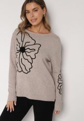 Beżowy Sweter Ozdobiony Haftowanymi Kwiatami Halatusea. Brązowe swetry Born2be, z aplikacjami, z jeansu, klasyczne, bez ramiączek. Za 79.99 zł.