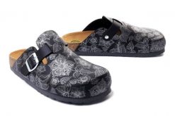 DR. BRINKMANN 600028-01 schwarz, klapki profilaktyczne damskie. Czarne klapki Dr. Brinkmann, bez wzorów, bez obcasa, bez zapięcia. Za 254.90 zł.