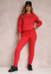 Czerwone Spodnie Linasos. Czerwone jeansy Renee, bez wzorów, z dresówki. Za 39.99 zł.