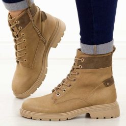 Beżowe botki damskie M.Daszyński 2501-3. Brązowe botki M.Daszyński, bez wzorów, z jeansu, z okrągłym noskiem, bez obcasa, na obcasie, bez zapięcia. W wyprzedaży za 159.20 zł.