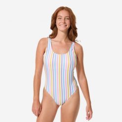 Kostium kąpielowy jednoczęściowy surfingowy damski Decathlon Aurely. Białe stroje jednoczęściowe OLAIAN, bez wzorów, z elastanu, eleganckie. Za 69.99 zł.