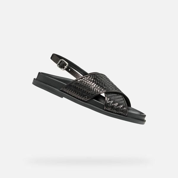 Sandały GEOX D ADELASH Czarny. Czarne sandały Geox, bez wzorów, ze skóry, bez obcasa, bez zapięcia. Za 468.99 zł.