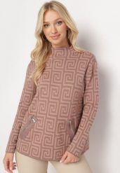 Ciemnobeżowy Sweter z Półgolfem o Geometrycznym Wzorze i Ozdobnymi Suwakami Waqaia. Brązowe swetry Born2be, na zimę, bez wzorów, z dzianiny, bez ramiączek. W wyprzedaży za 84.99 zł.