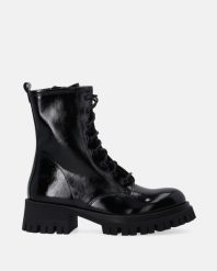 LAKIEROWANE WORKERY NA OBCASIE E013PABLOBB055. Botki Venezia, bez wzorów, z lakierowanej skóry, bez obcasa, na obcasie, bez zapięcia. Za 489.00 zł.