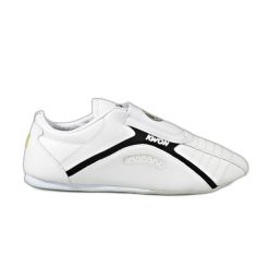 Buty do taekwondo Kwon Kick Light. Białe buty treningowe KWON, z aplikacjami, ze skóry, bez zapięcia. Za 294.00 zł.