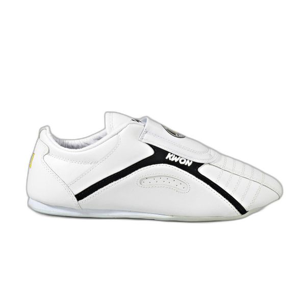 Buty do taekwondo Kwon Kick Light. Białe buty treningowe KWON, z aplikacjami, ze skóry, bez zapięcia. Za 294.00 zł.
