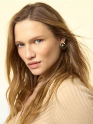 Kolczyki w kształcie łezki - jasny zielony. Zielone kolczyki Reserved. Za 49.99 zł.