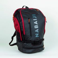 Plecak pływacki Nabaiji 900 40 l. Czarne plecaki NABAIJI, bez wzorów, bez dodatków. Za 149.99 zł.
