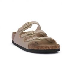 Klapki damskie Birkenstock 1029265. Brązowe klapki Birkenstock, bez wzorów, z materiału, bez obcasa, bez zapięcia. Za 404.10 zł.