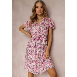 Różowa Sukienka z Wiskozy Savvogeus. Czerwone sukienki Renee, l, bez wzorów, z materiału, eleganckie, bez kołnierzyka, bez ramiączek, midi, kopertowe. W wyprzedaży za 58.49 zł.
