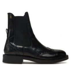 Sztyblety Tommy Hilfiger. Czarne botki Tommy Hilfiger, bez wzorów, bez obcasa, na płaskiej podeszwie, bez zapięcia. Za 719.99 zł.