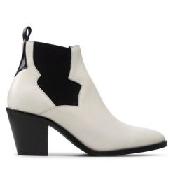 Botki Rage Age. Białe botki Rage Age, bez wzorów, bez obcasa, na słupku, bez zapięcia. Za 419.99 zł.