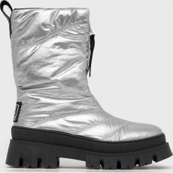 Steve Madden śniegowce Savannah kolor srebrny. Szare śniegowce Steve Madden, bez wzorów, z gumy, bez zapięcia. Za 689.99 zł.