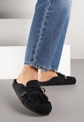Czarne Klapki Ozdobione Kokardą i Frędzlami Felindrise. Czarne klapki Renee, z aplikacjami, boho, bez obcasa, na płaskiej podeszwie, bez zapięcia. Za 89.99 zł.