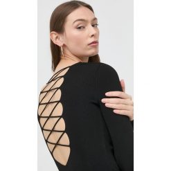 Elisabetta Franchi sweter damski kolor czarny lekki. Czarne swetry Elisabetta Franchi, bez wzorów, z dzianiny, bez ramiączek. W wyprzedaży za 959.99 zł.