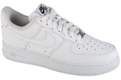 Buty sportowe Sneakersy damskie, Air Force 1 07. Białe buty treningowe Nike, bez wzorów, z materiału, przed kostkę, bez zapięcia, trekkingowe, Nike Air Force. Za 529.99 zł.
