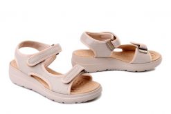 Azaleia 18833 Greice Soft Papete AS999 off white, sandały damskie. Białe sandały Azaleia, bez wzorów, bez obcasa, na koturnie, bez zapięcia. Za 199.90 zł.