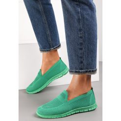Zielone Tenisówki Pasquier. Zielone trampki Renee, bez wzorów, z tkaniny, eleganckie, przed kostkę, bez zapięcia. W wyprzedaży za 39.99 zł.