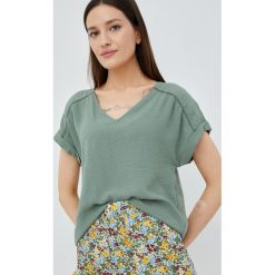 JDY bluzka kolor zielony. Zielone bluzki JDY, bez wzorów, z tkaniny, bez kołnierzyka, bez ramiączek. Za 79.99 zł.