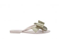 Klapki Melissa Harmonic Bow III AD Beige Glitter, Beż, Guma. Brązowe klapki Melissa, bez wzorów, z gumy, eleganckie, bez obcasa, na obcasie, bez zapięcia. W wyprzedaży za 99.00 zł.