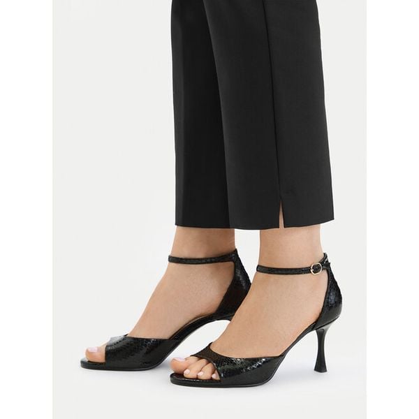 Szpilki JENNY. Czarne szpilki Jenny, bez wzorów, bez obcasa, na szpilce, bez zapięcia. Za 119.99 zł.