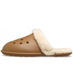 Kapcie Crocs CLASSIC FUZZ SCUFF SLIPPER 212143-2EY. Brązowe kapcie Crocs, bez wzorów, z futra. Za 258.91 zł.
