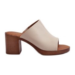 Eleganckie Lekkie Klapki Damskie Na Obcasie Beżowe Varnila brązowe. Brązowe klapki bez wzorów, ze skóry, eleganckie, bez obcasa, na obcasie, bez zapięcia. Za 170.94 zł.