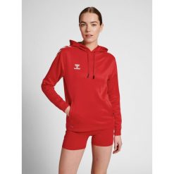 Damska bluza z kapturem Hummel hmlCORE XK poly. Czerwone bluzy Hummel, xl, bez wzorów, sportowe, bez ramiączek, z kapturem. W wyprzedaży za 123.00 zł.