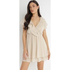 Beżowa Sukienka Havi. Brązowe sukienki Born2be, na wesele, m, bez wzorów, z tkaniny, eleganckie, bez kołnierzyka, bez ramiączek, mini, kopertowe. W wyprzedaży za 97.49 zł.