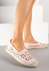 Różowe Espadryle Vices Ozdobione Ażurowym Wzorem i Ozdobną Plecionką Arivosa. Czerwone espadryle Renee, w ażurowe wzory, bez obcasa, na płaskiej podeszwie. W wyprzedaży za 63.99 zł.