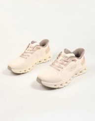 Buty sportowe Sneakersy damskie, Slip-Ins: Glide-Step Pro - Pure Motion. Brązowe buty trekkingowe Skechers, bez wzorów, z materiału, przed kostkę, bez zapięcia, trekkingowe. Za 499.99 zł.