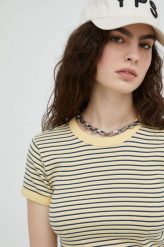 Levi's t-shirt bawełniany kolor beżowy. Brązowe t-shirty Levi's, bez wzorów, z bawełny, bez kołnierzyka, bez ramiączek. W wyprzedaży za 96.99 zł.