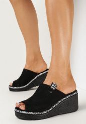 Czarne Klapki na Koturnie z Szerokim Paskiem i Perforacją Givika. Czarne klapki Born2be, bez wzorów, bez obcasa, na koturnie, bez zapięcia. Za 119.99 zł.