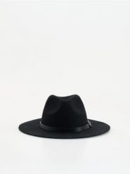 Wełniany kapelusz - czarny. Czarne kapelusze Reserved, bez wzorów, z wełny. Za 119.99 zł.