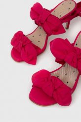 Red Valentino sandały kolor różowy 2Q2S0H39FUB. Czerwone sandały Red Valentino, bez wzorów, z materiału, bez obcasa, na obcasie, bez zapięcia. Za 1,649.90 zł.