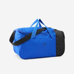 Torba sportowa Essential 20 l. Czarne torby sportowe Decathlon, bez wzorów, z materiału, na ramię. Za 29.99 zł.