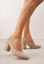 Ciemnobeżowe Czółenka na Słupku z Wkładką ze Skóry Naturalnej i Metaliczną Ozdobą Dynaste. Brązowe czółenka Renee, z aplikacjami, ze skóry, eleganckie, bez obcasa, na słupku, bez zapięcia. Za 89.99 zł.