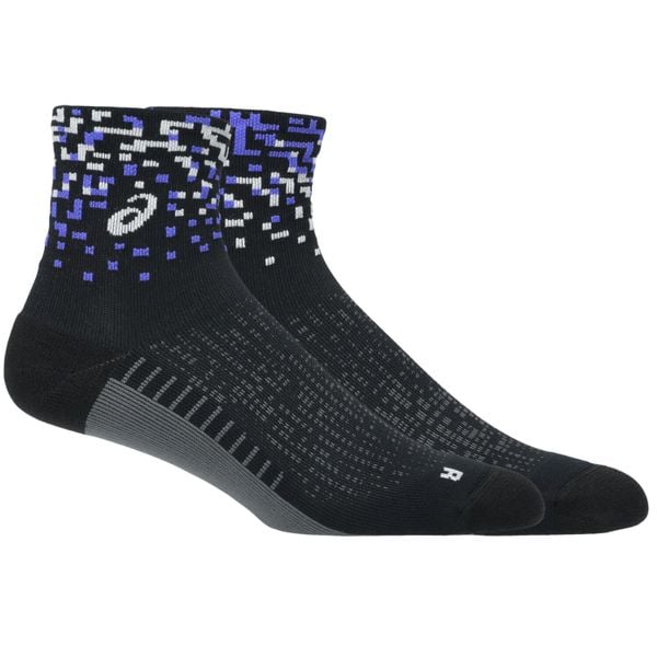 Skarpetki sportowe dla dorosłych Performance Run Quarter Sock. Czarne skarpetki ASICS, bez wzorów, z materiału. Za 69.99 zł.