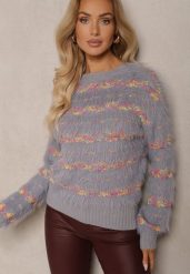 Ciemnoszary Sweter o Włochatej Fakturze w Kolorowe Paski z Dzianiny z Wełną Rinzina. Szare swetry Renee, uniwersalny, bez wzorów, z dzianiny, casualowe, bez ramiączek. Za 59.99 zł.