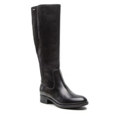 Oficerki Geox. Czarne kozaki Geox, bez wzorów, bez obcasa, na płaskiej podeszwie, bez zapięcia. Za 879.99 zł.